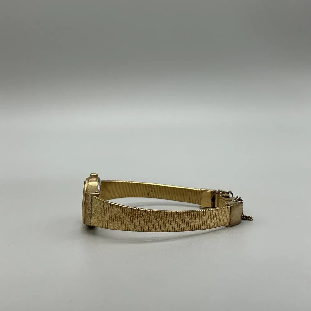 Vintage Seiko Womens Watch 18mm V401-1819 Gold Tone Safety Chain New Battery 6